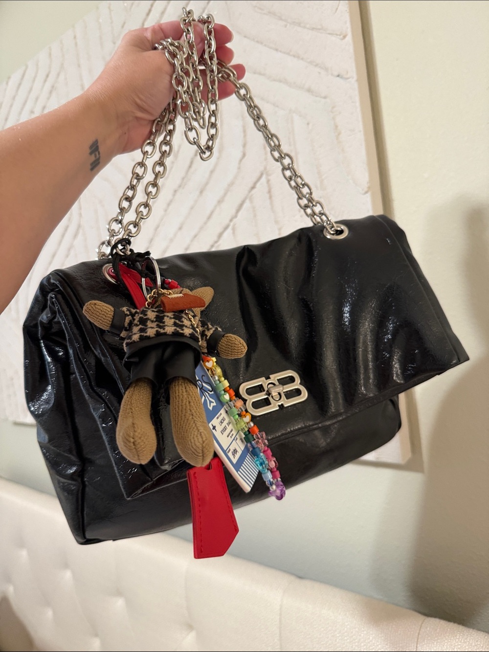 CRINKLED FAUX LEATHER SHOULDER BAG